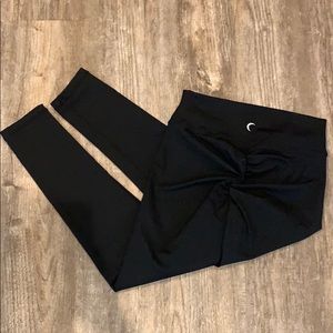 Zyia, scrunch booty cropped leggings, Small
